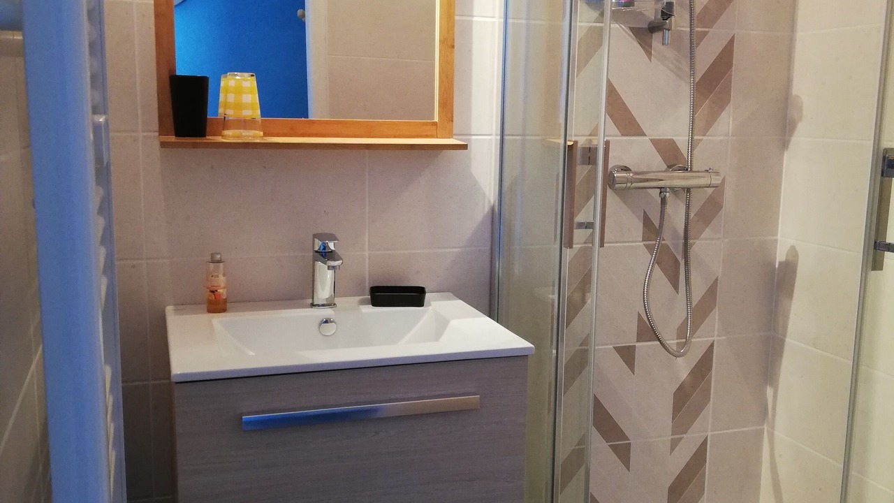 Photo of Bathroom in Campan