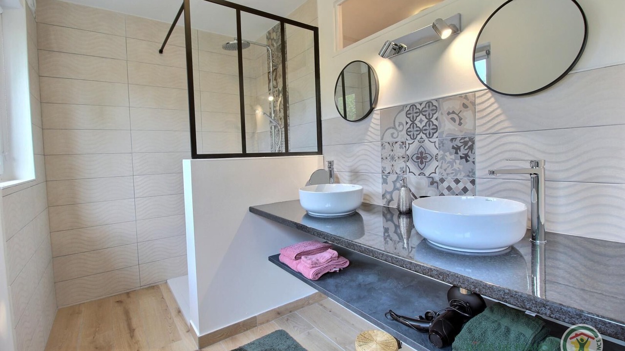 Photo of Bathroom in Penvenan