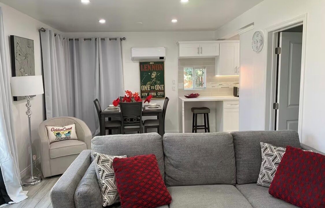 Photo of Livingroom in West Los Angeles