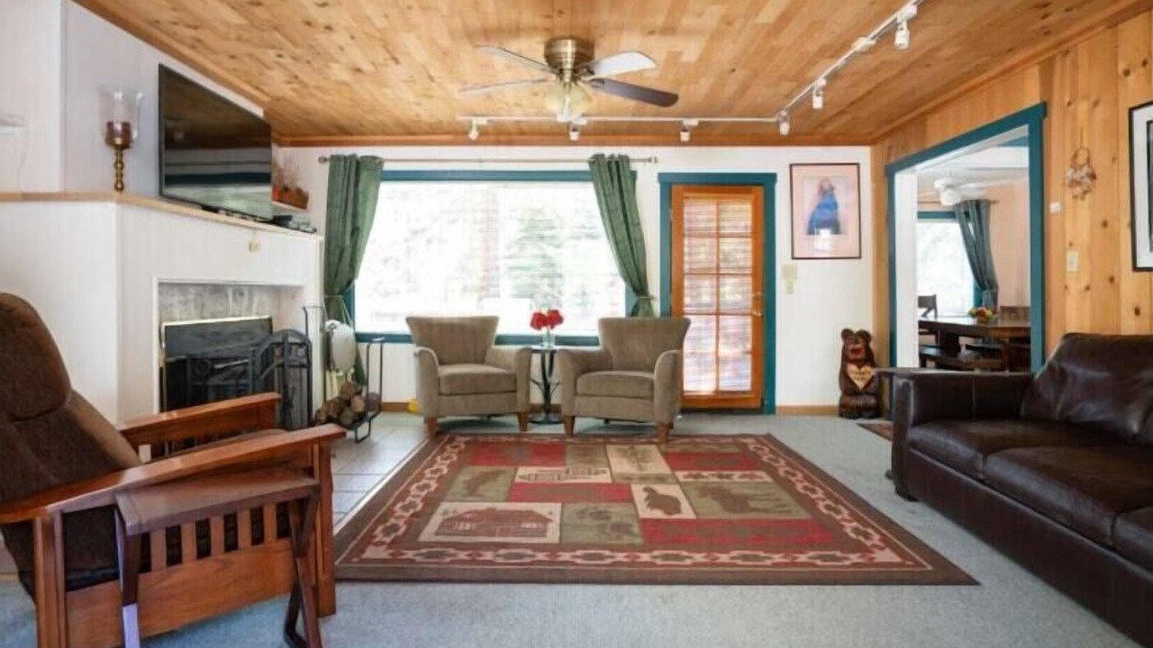 Photo of Livingroom in Brockway
