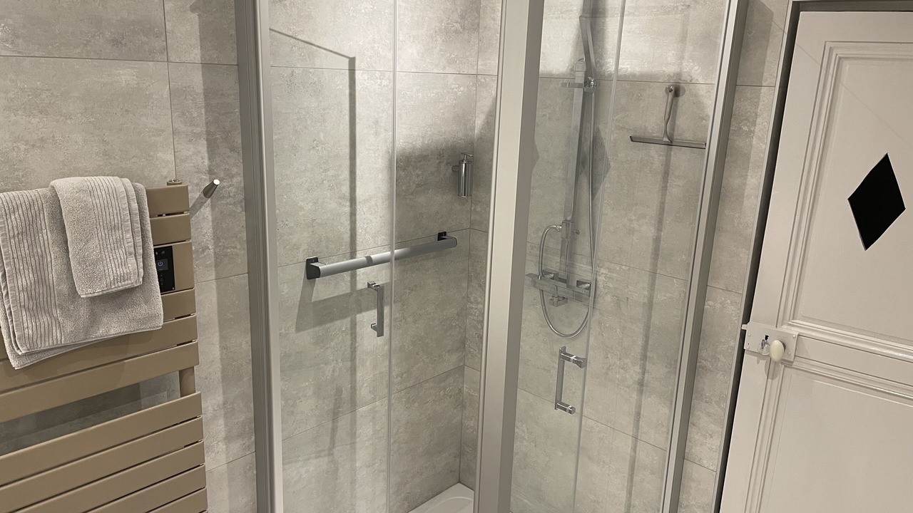 Photo of Bathroom in Durtal