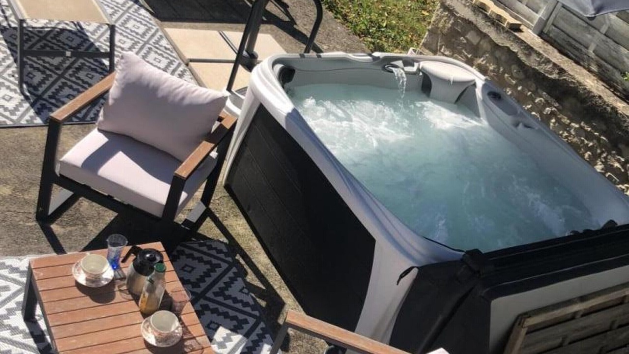 Photo of Patio Balcony in Saint-Bonnet-de-Rochefort