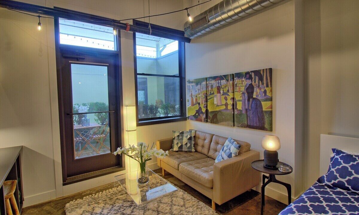 Photo of Livingroom in Midtown