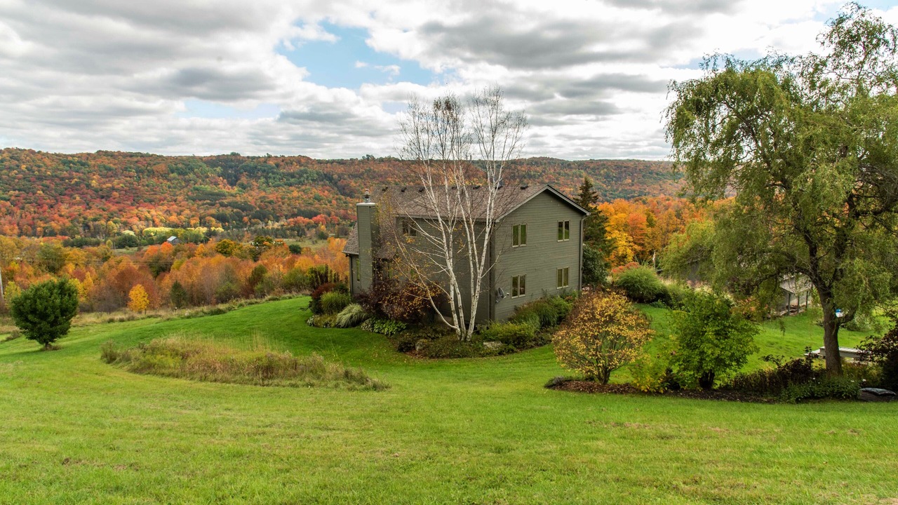 Photo of Outdoor in Grey Highlands