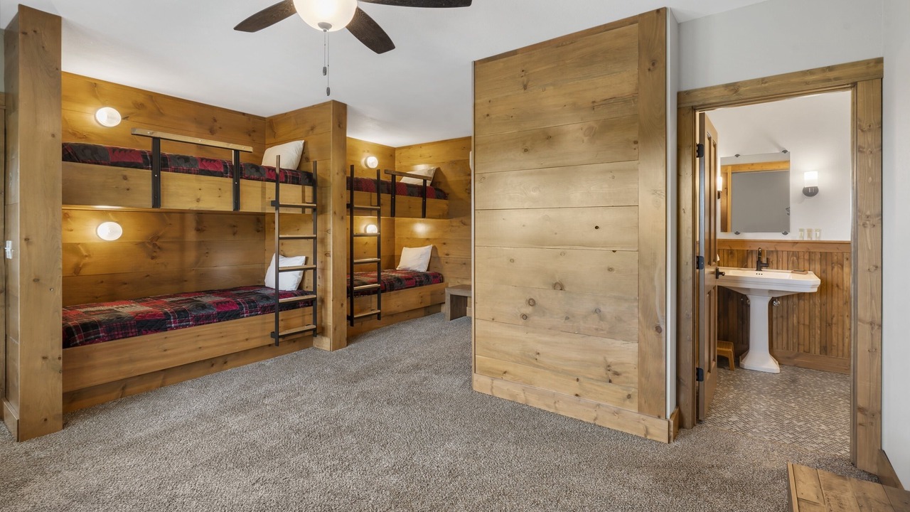 Photo of Bedroom in Kimberling City