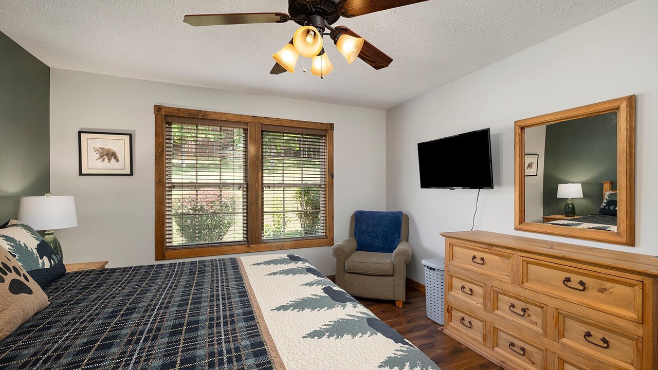 Photo of Bedroom in Reeds Spring
