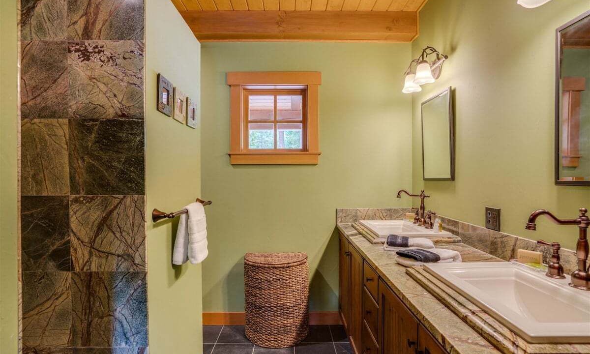 Photo of Bathroom in Leavenworth
