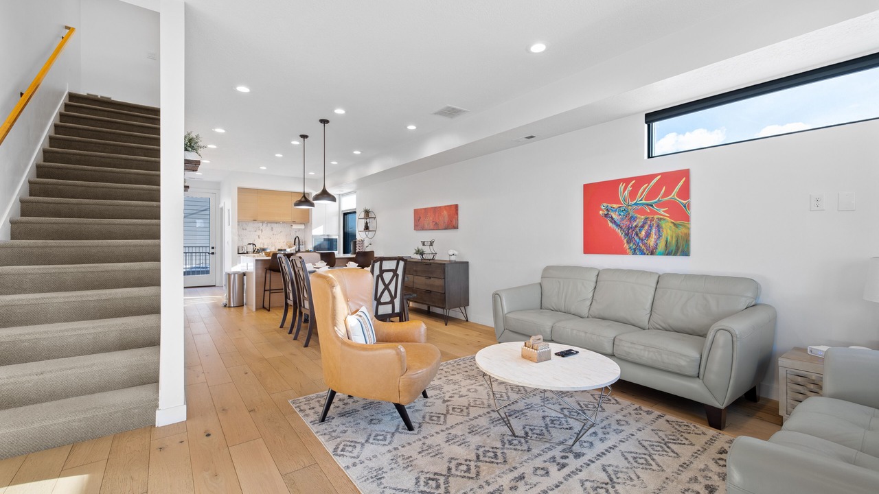 Photo of Livingroom in People's Freeway