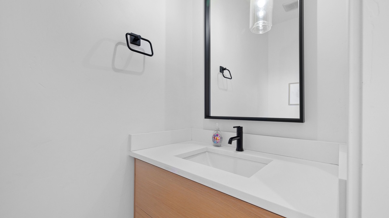 Photo of Bathroom in People's Freeway