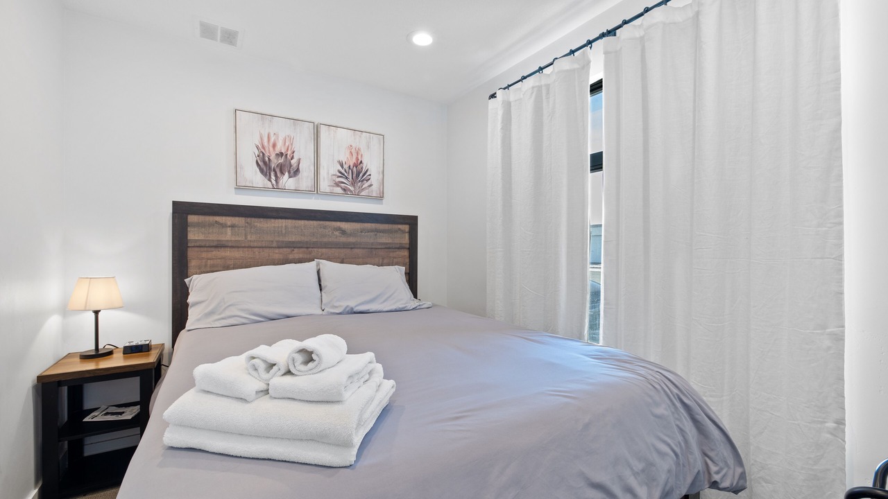 Photo of Bedroom in People's Freeway