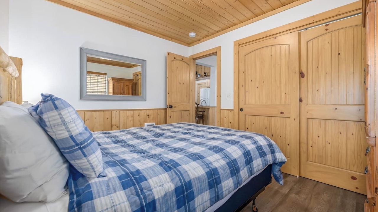 Photo of Bedroom in Grand Lake