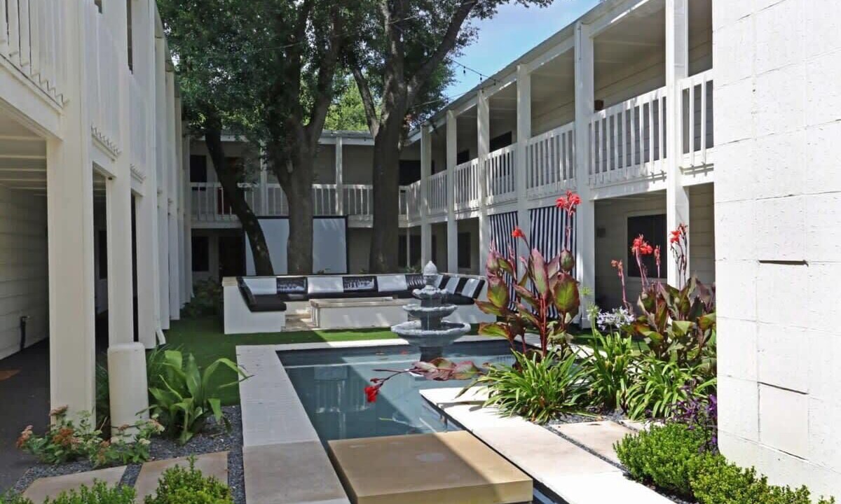 Photo of Outdoor in Brentwood
