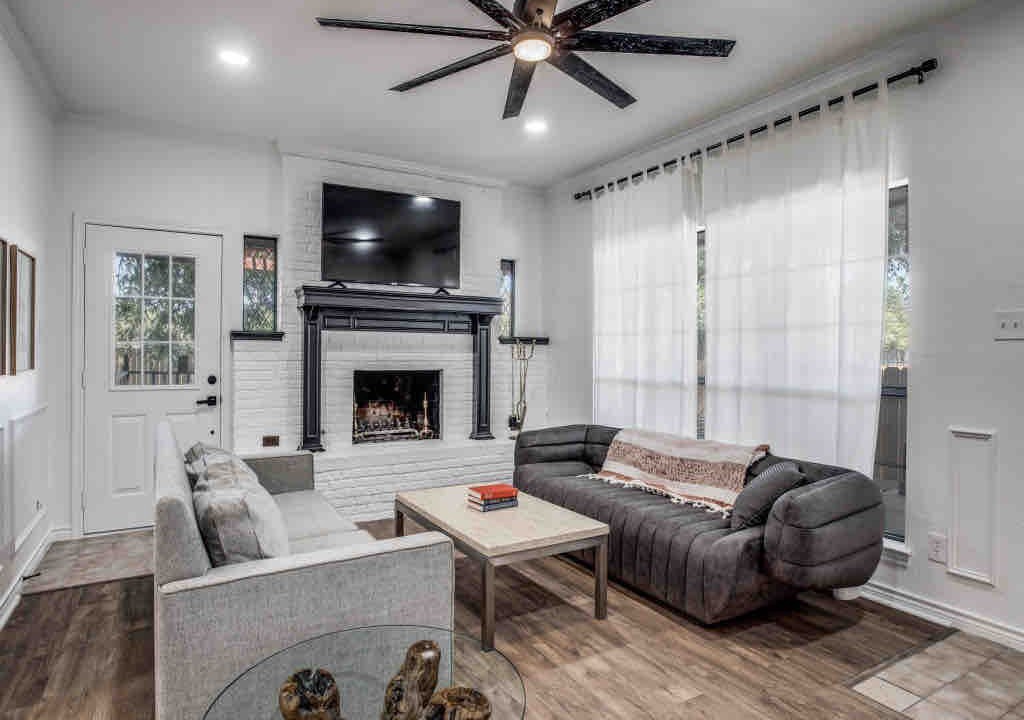 Photo of Livingroom in Far North Dallas