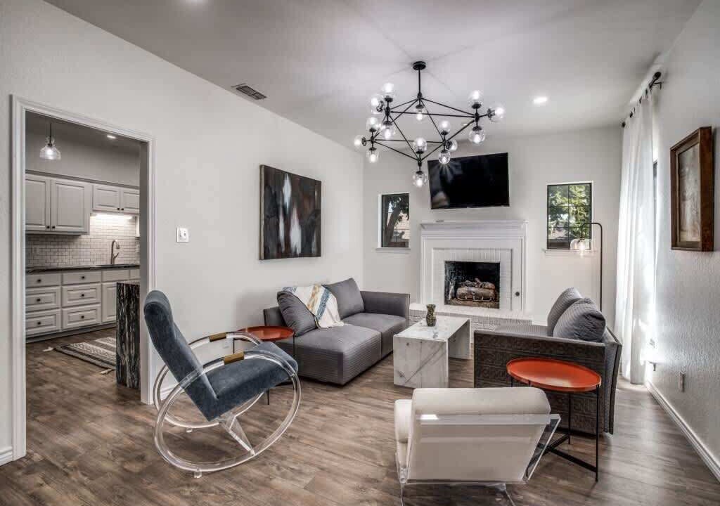 Photo of Livingroom in Far North Dallas