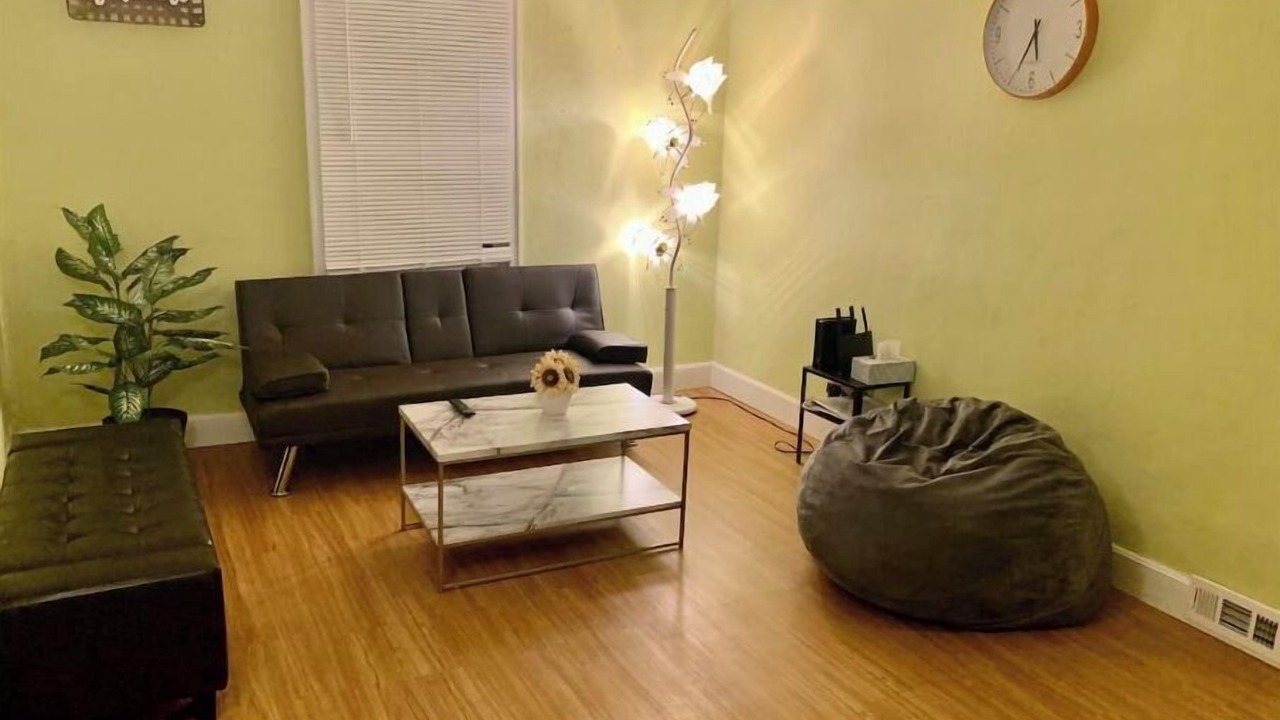 Photo of Livingroom in Overland