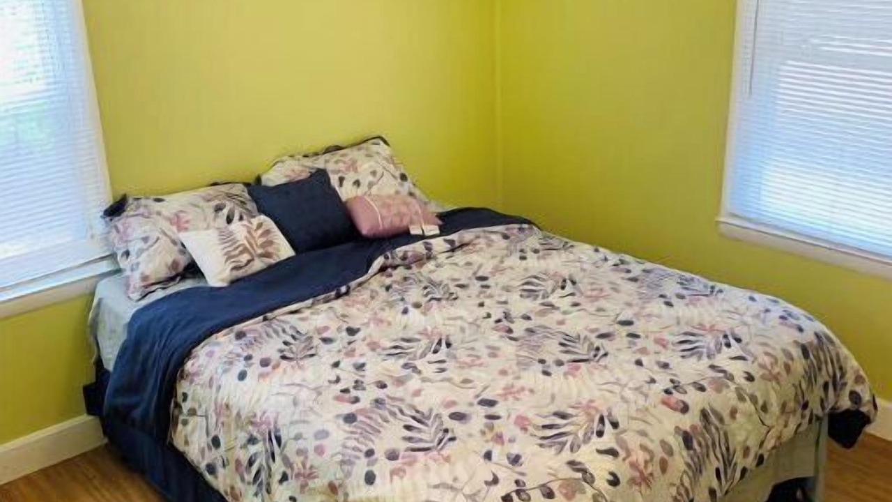 Photo of Bedroom in Overland