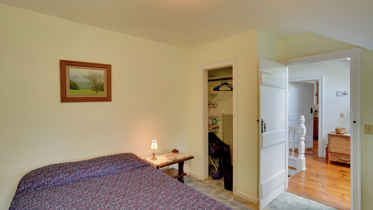 Photo of Bedroom in Hollowville