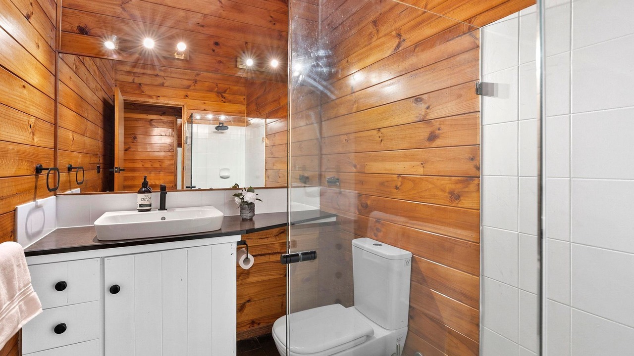 Photo of Bathroom in Lorne