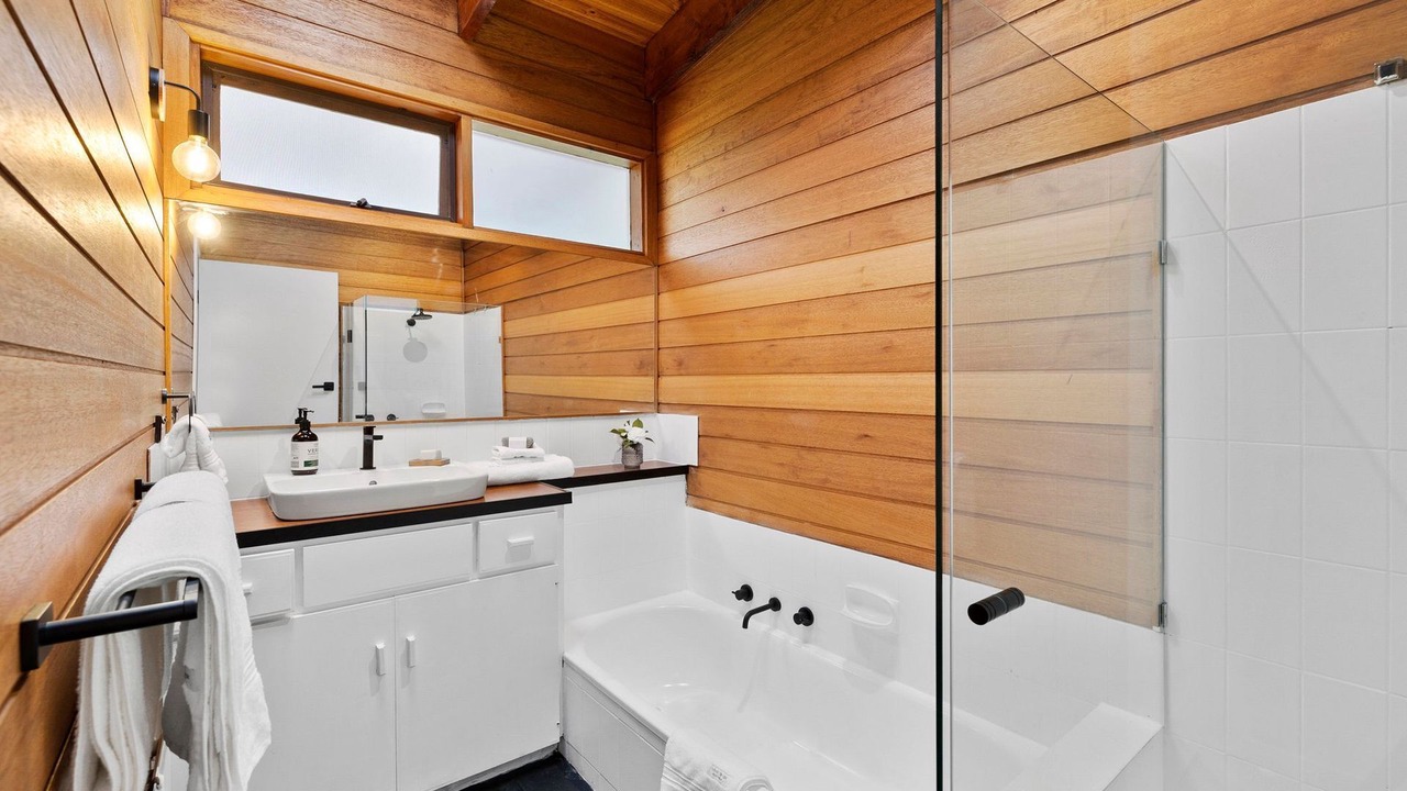 Photo of Bathroom in Lorne