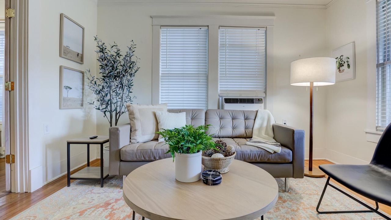 Photo of Livingroom in East Memphis
