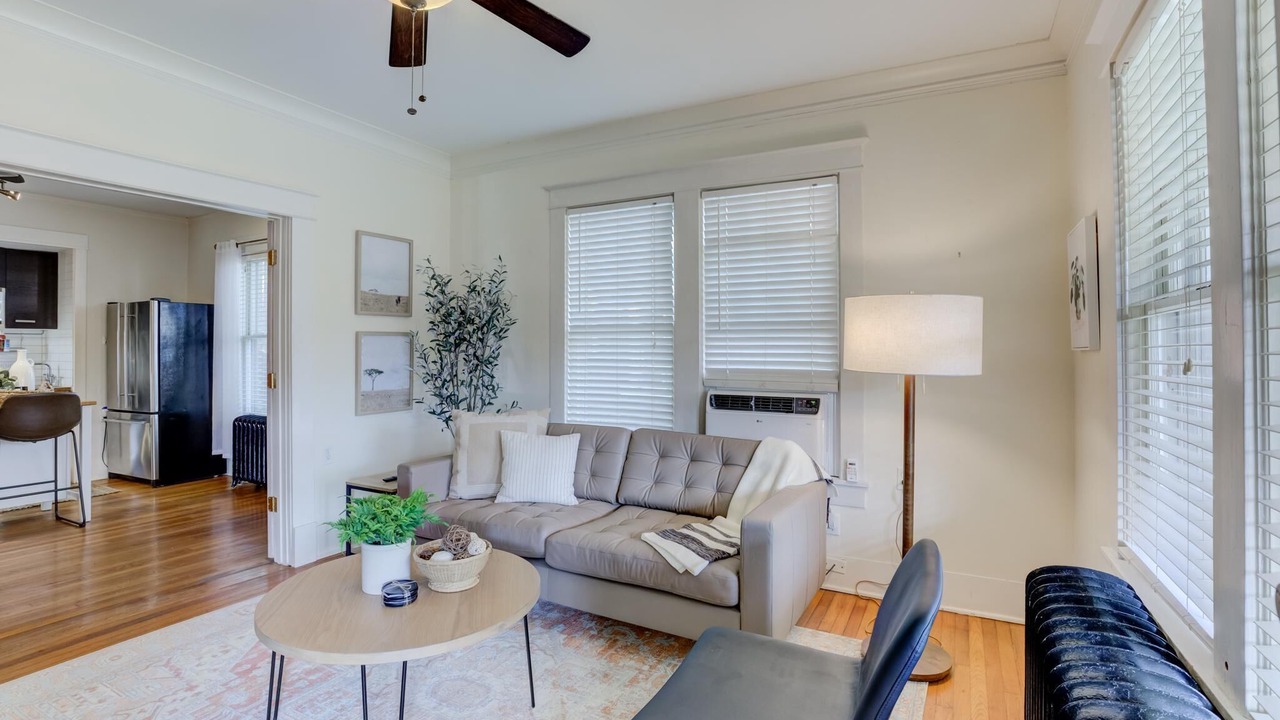 Photo of Livingroom in East Memphis