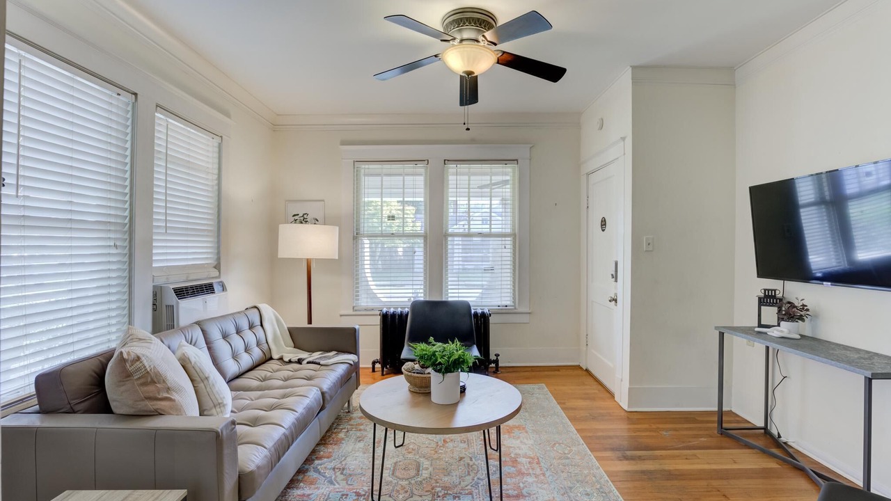 Photo of Livingroom in East Memphis