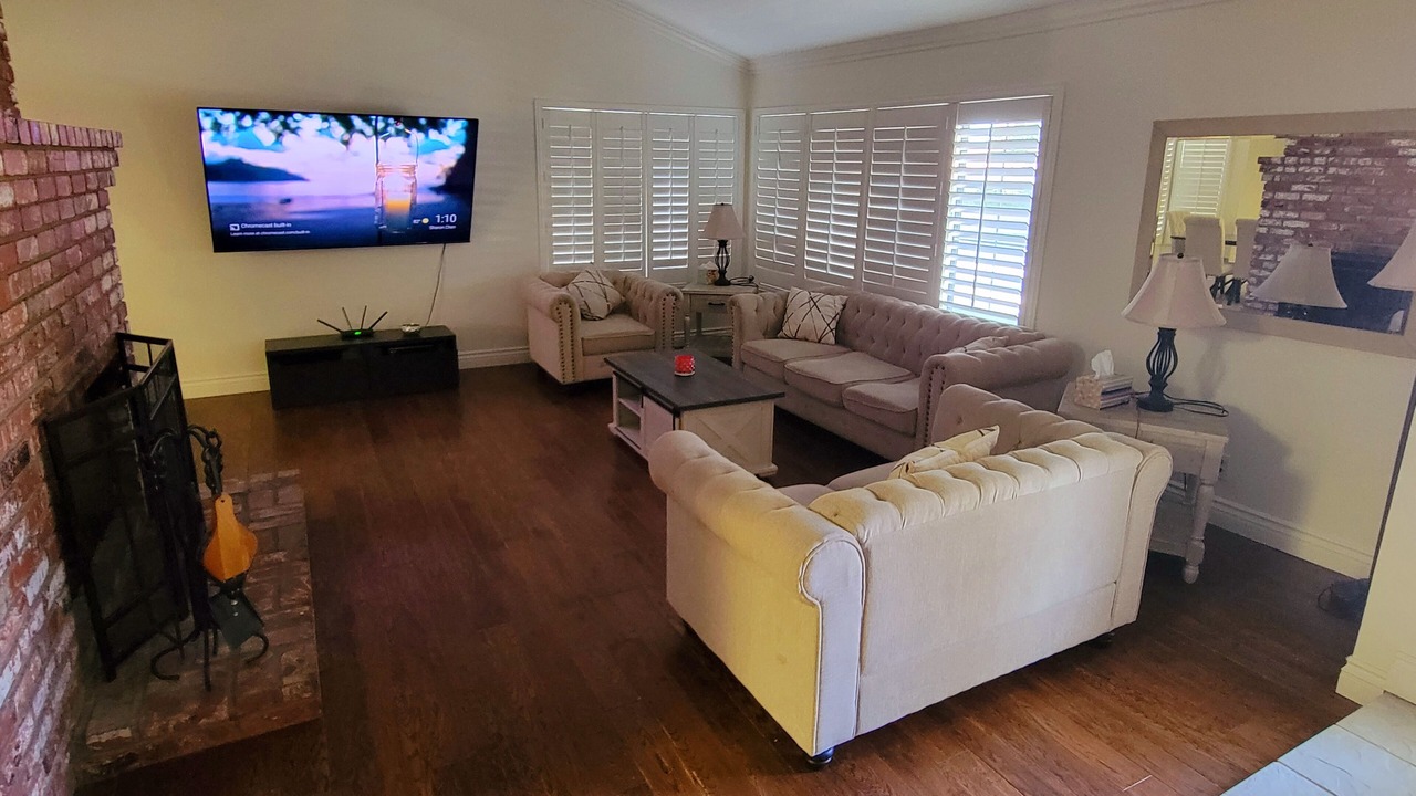 Photo of Livingroom in Newhall