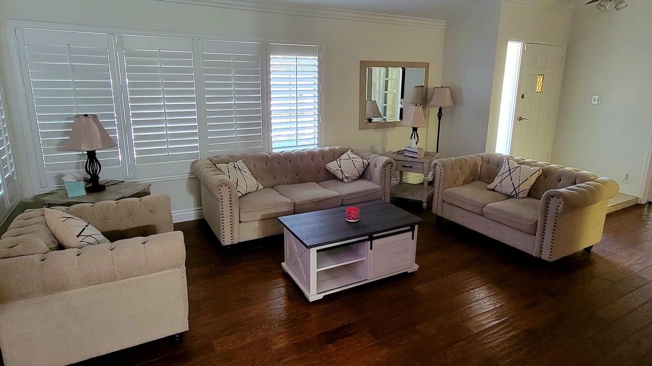 Photo of Livingroom in Newhall