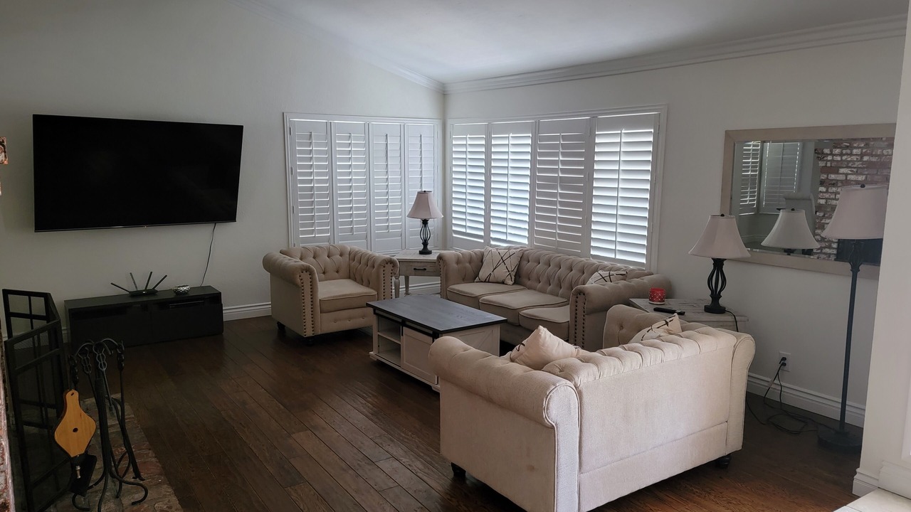 Photo of Livingroom in Newhall