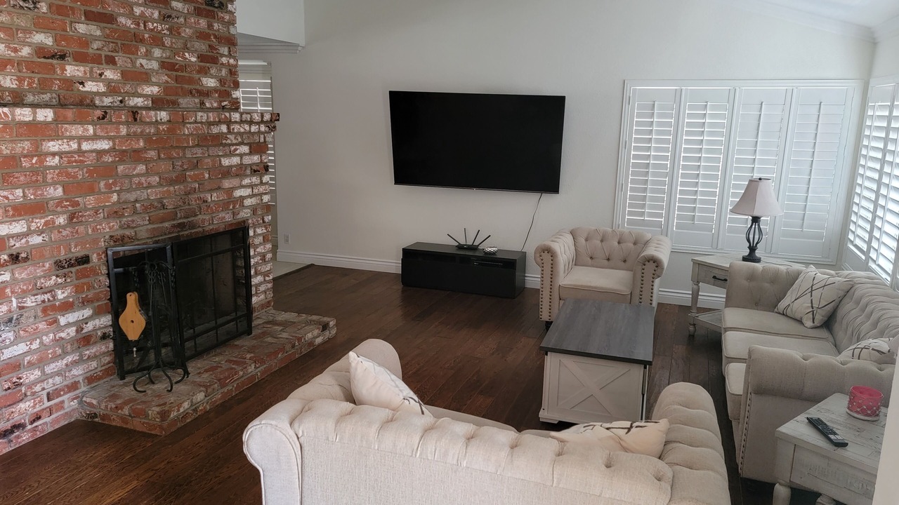 Photo of Livingroom in Newhall