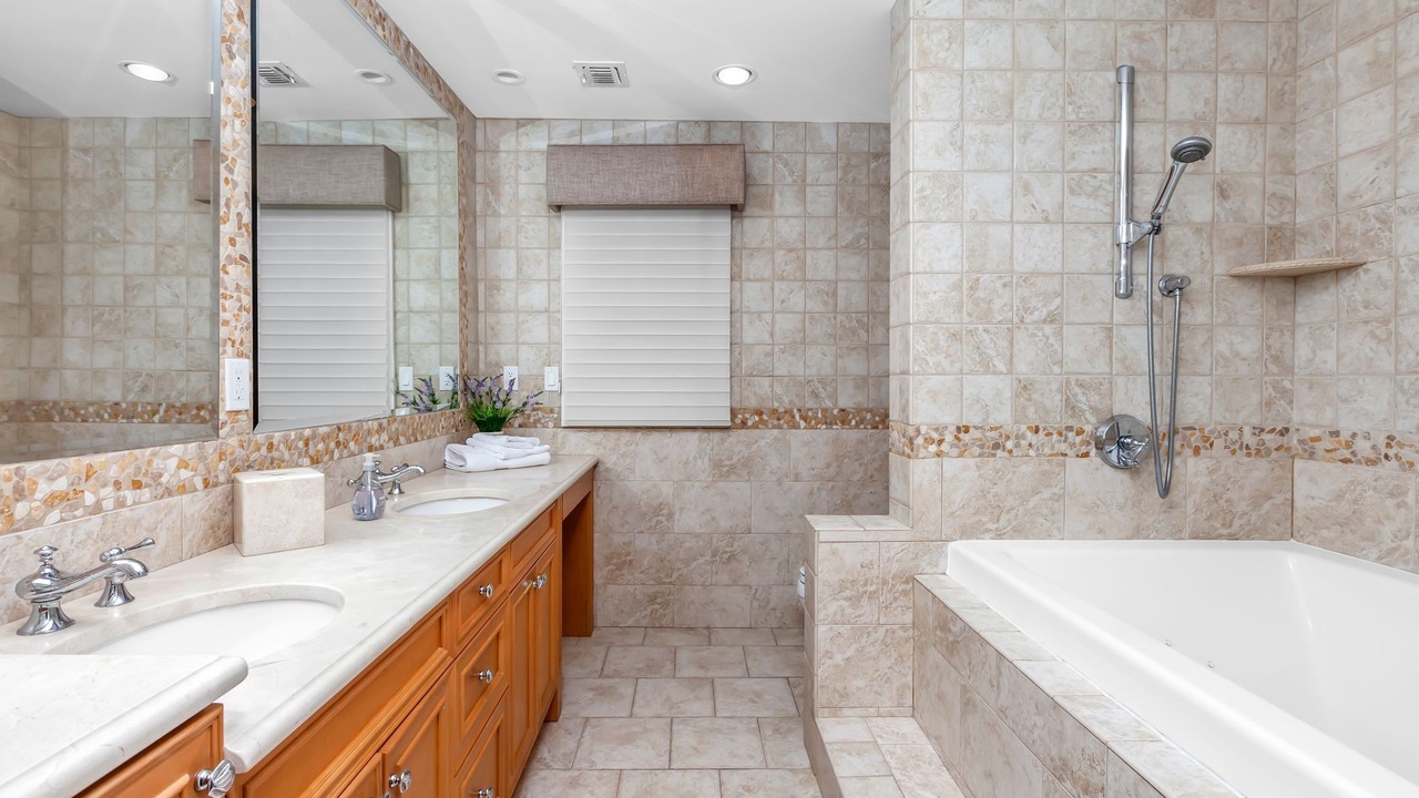 Photo of Bathroom in Lido Beach