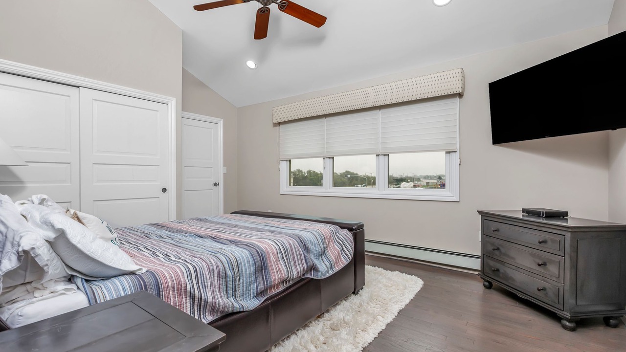 Photo of Bedroom in Lido Beach