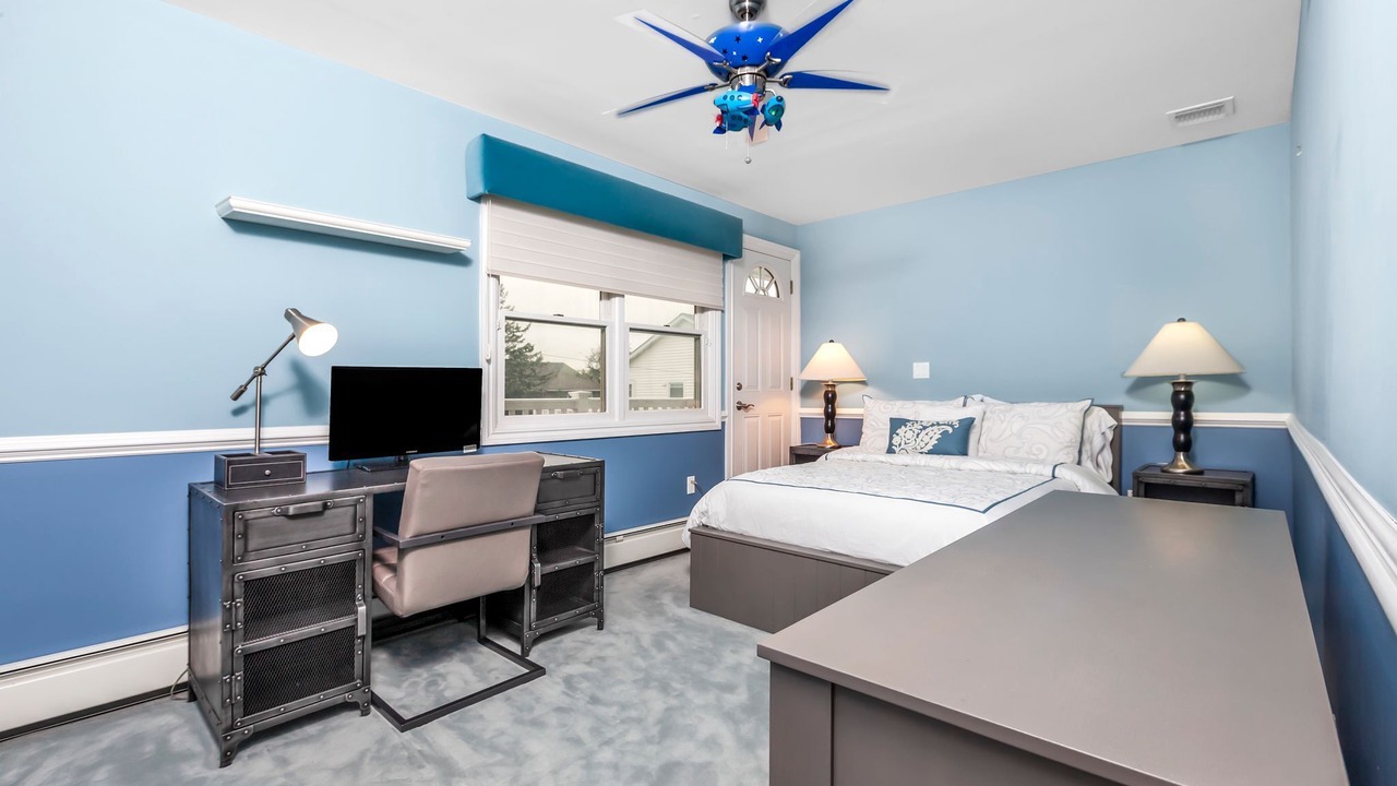 Photo of Bedroom in Lido Beach