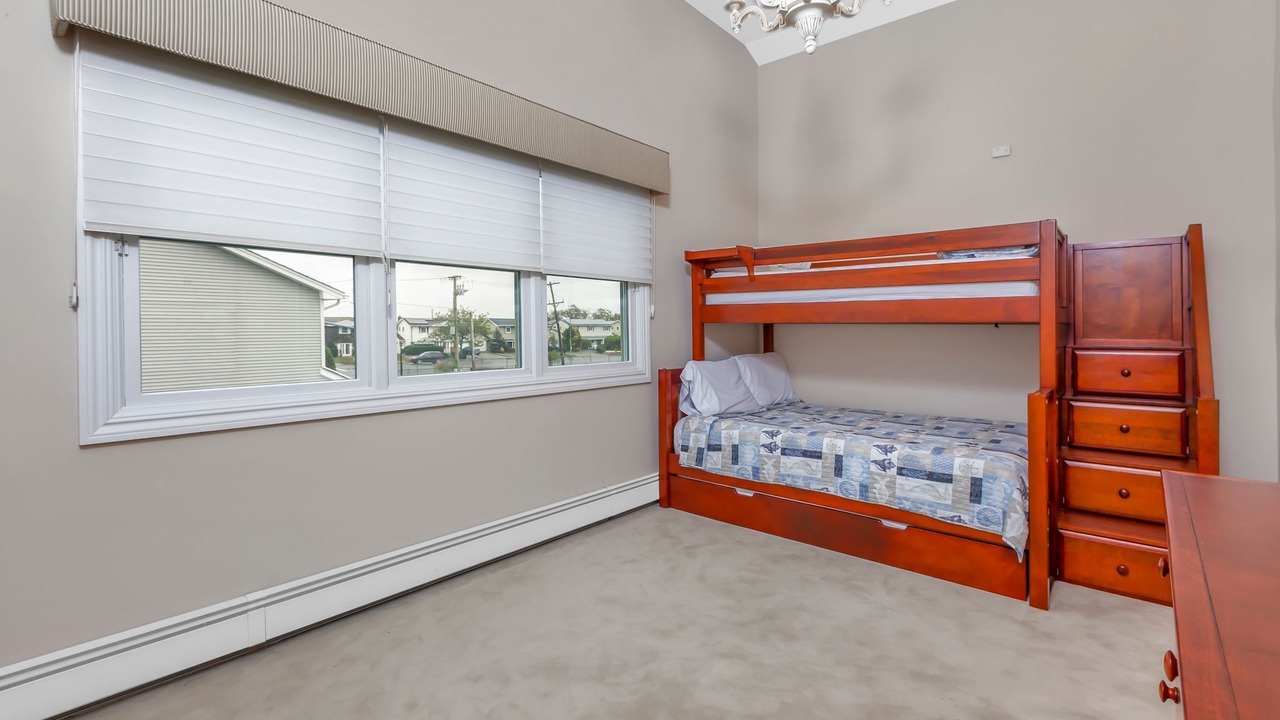 Photo of Bedroom in Lido Beach