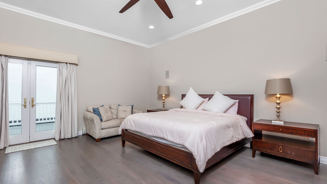 Photo of Bedroom in Lido Beach