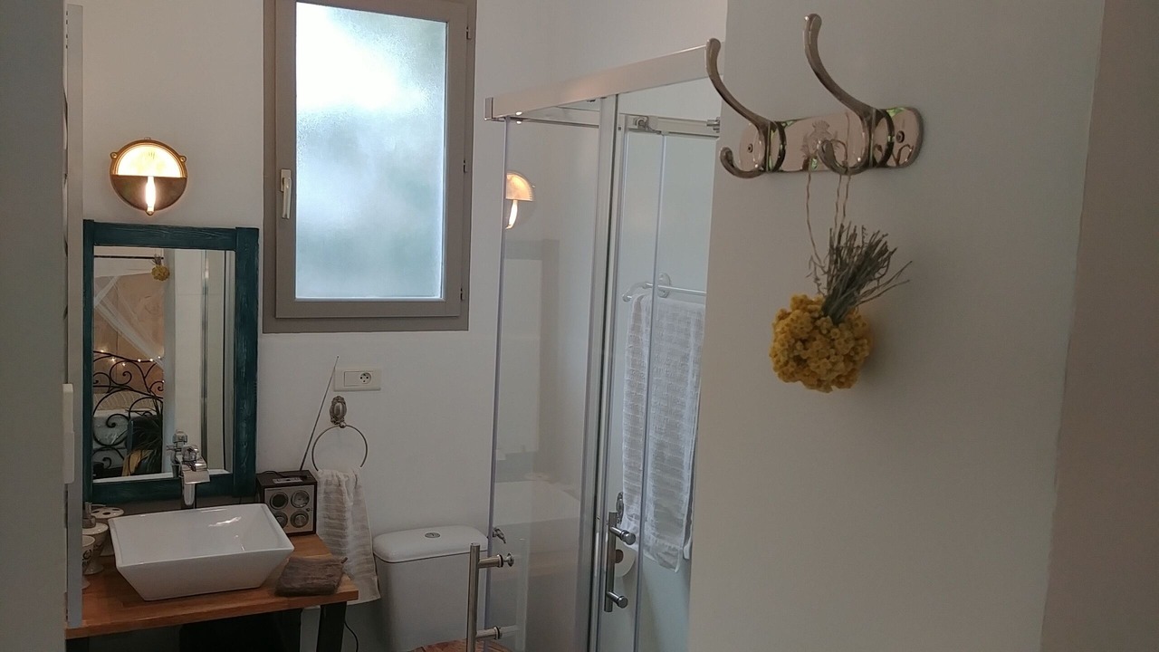 Photo of Bathroom in Nyons