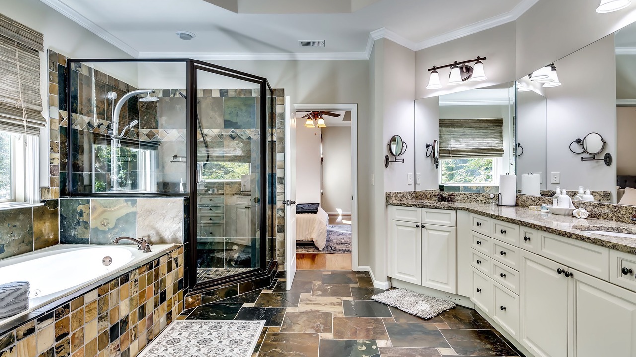 Photo of Bathroom in Ashford Park