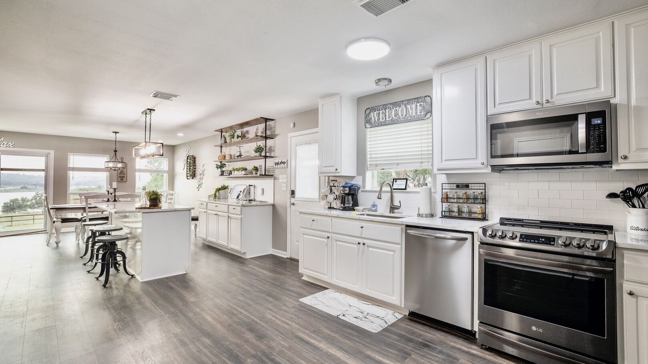 Photo of Kitchen in Canyon Lake