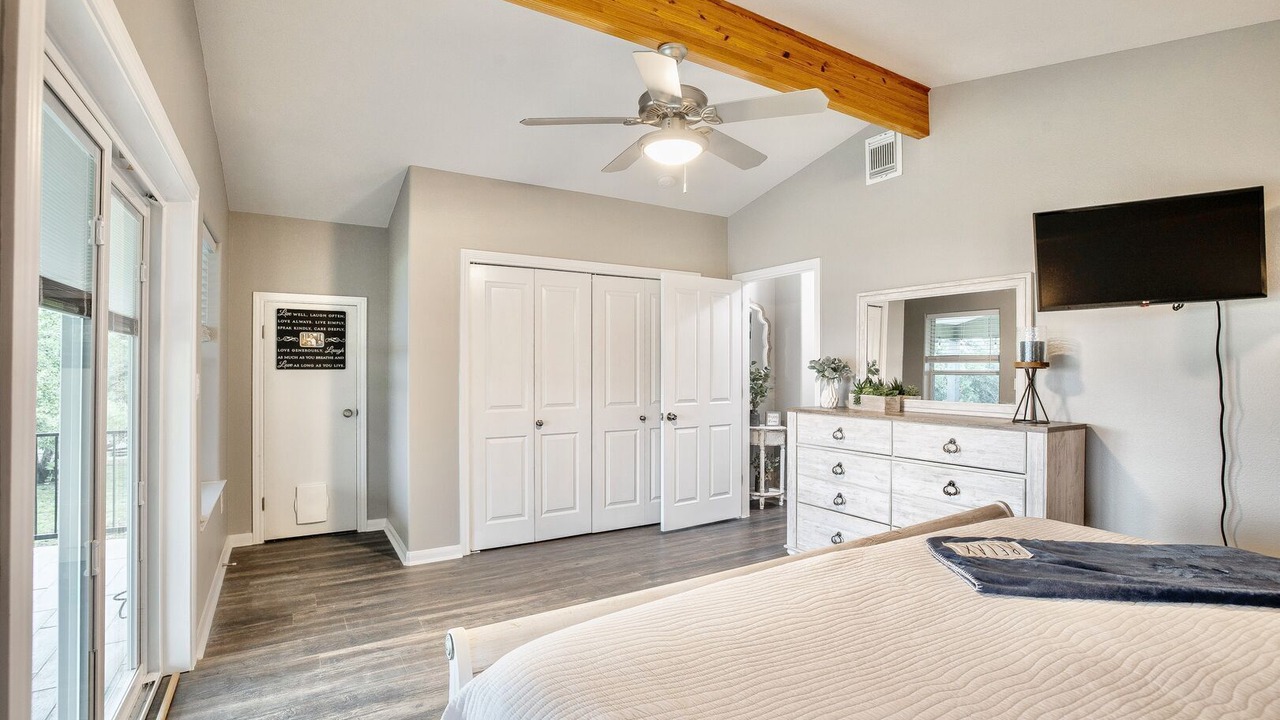 Photo of Bedroom in Canyon Lake