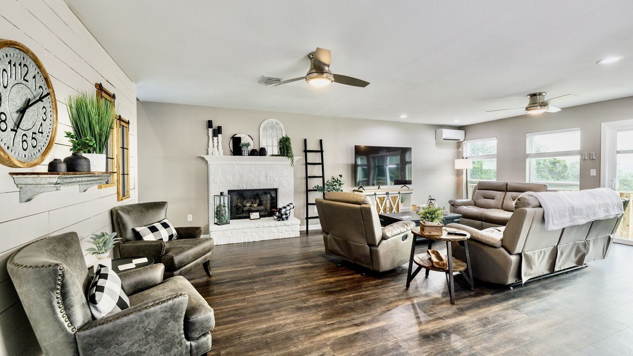 Photo of Livingroom in Canyon Lake