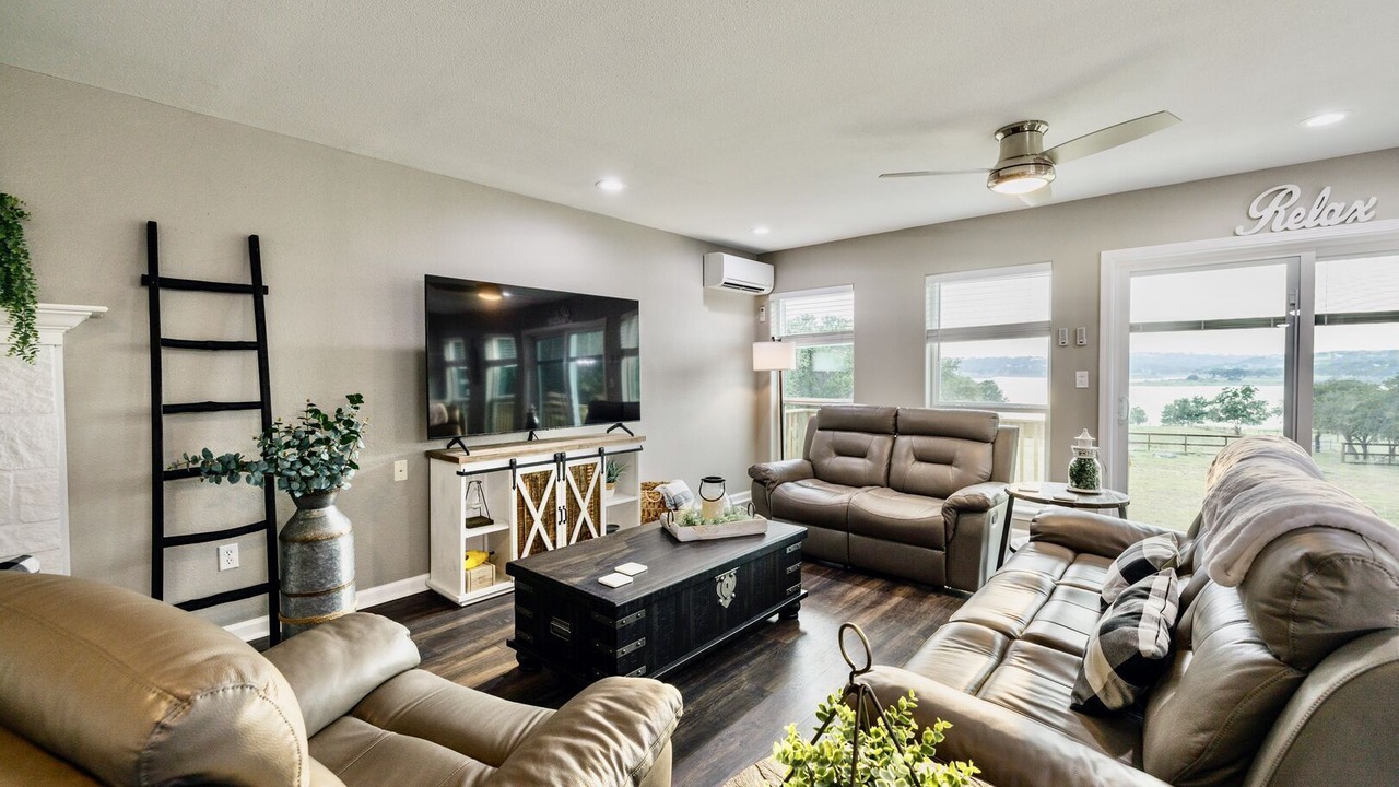 Photo of Livingroom in Canyon Lake