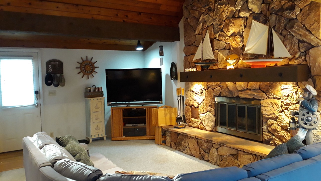 Photo of Livingroom in Fontana-on-Geneva Lake