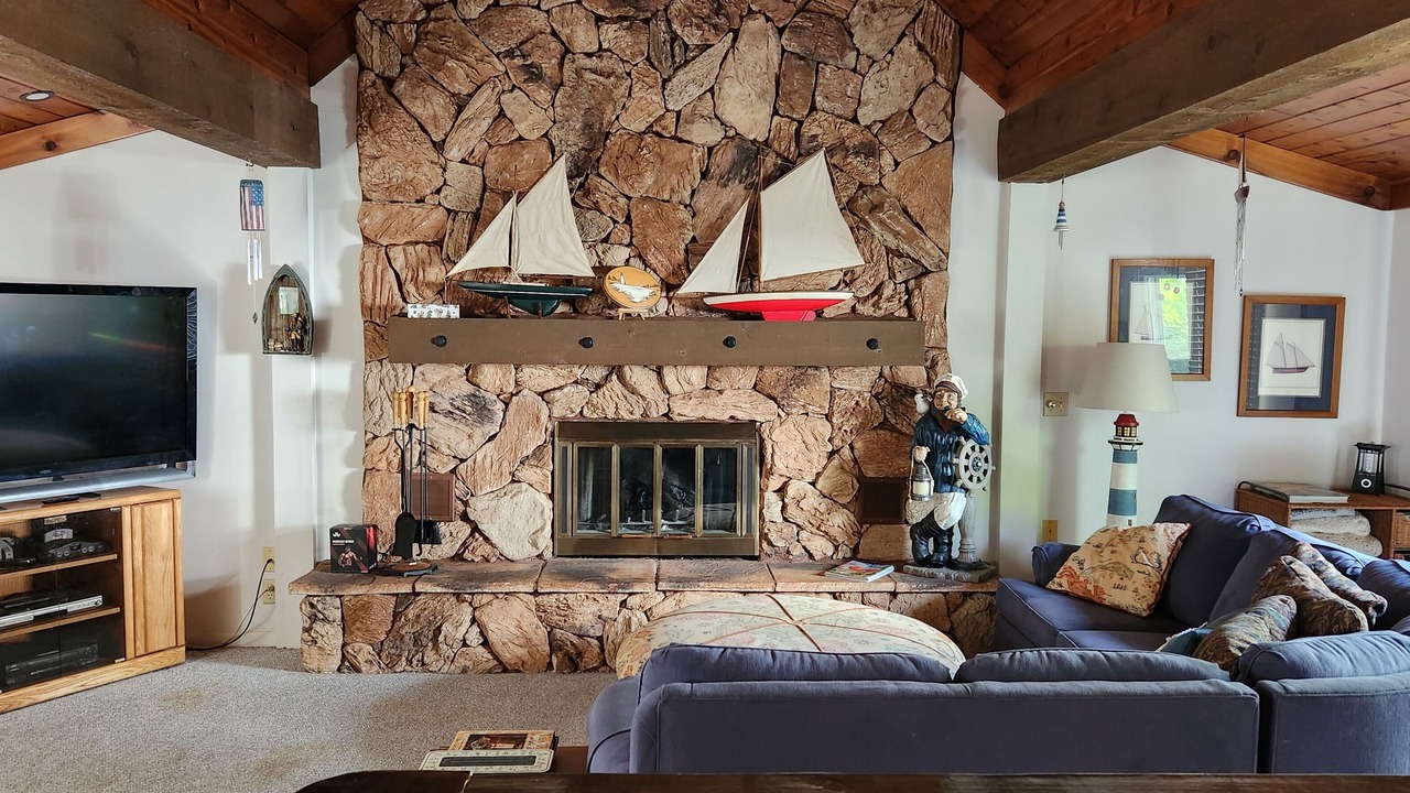 Photo of Livingroom in Fontana-on-Geneva Lake