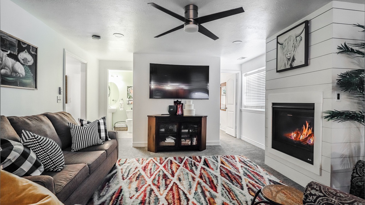 Photo of Livingroom in Farr West