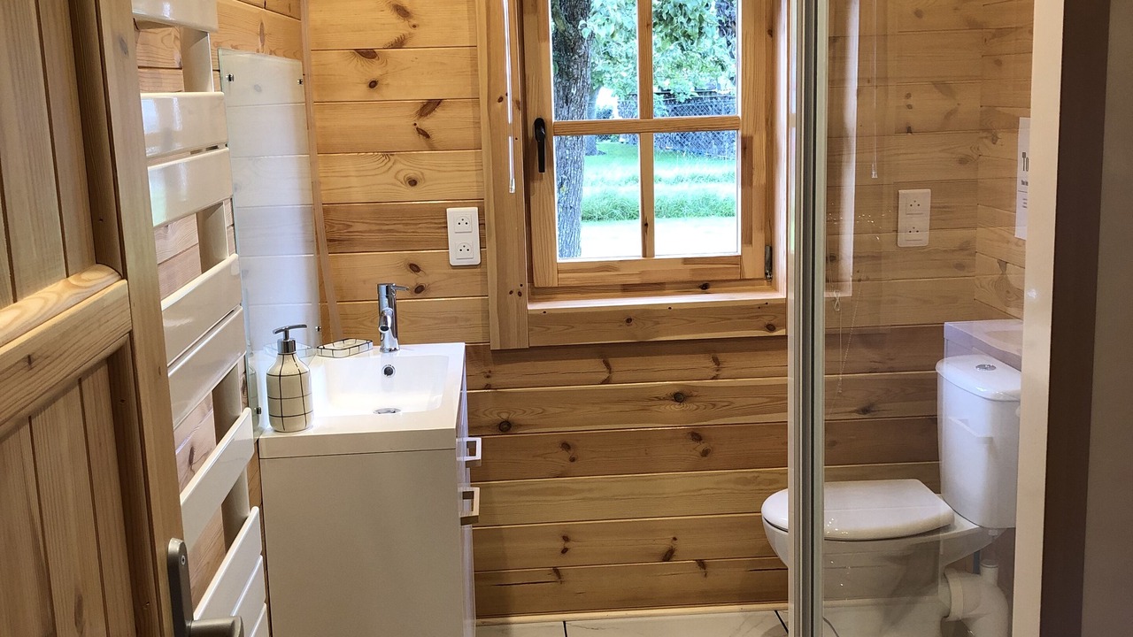 Photo of Bathroom in Tourville-La-Chapelle