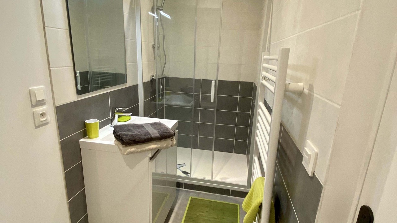 Photo of Bathroom in Noyant-Villages