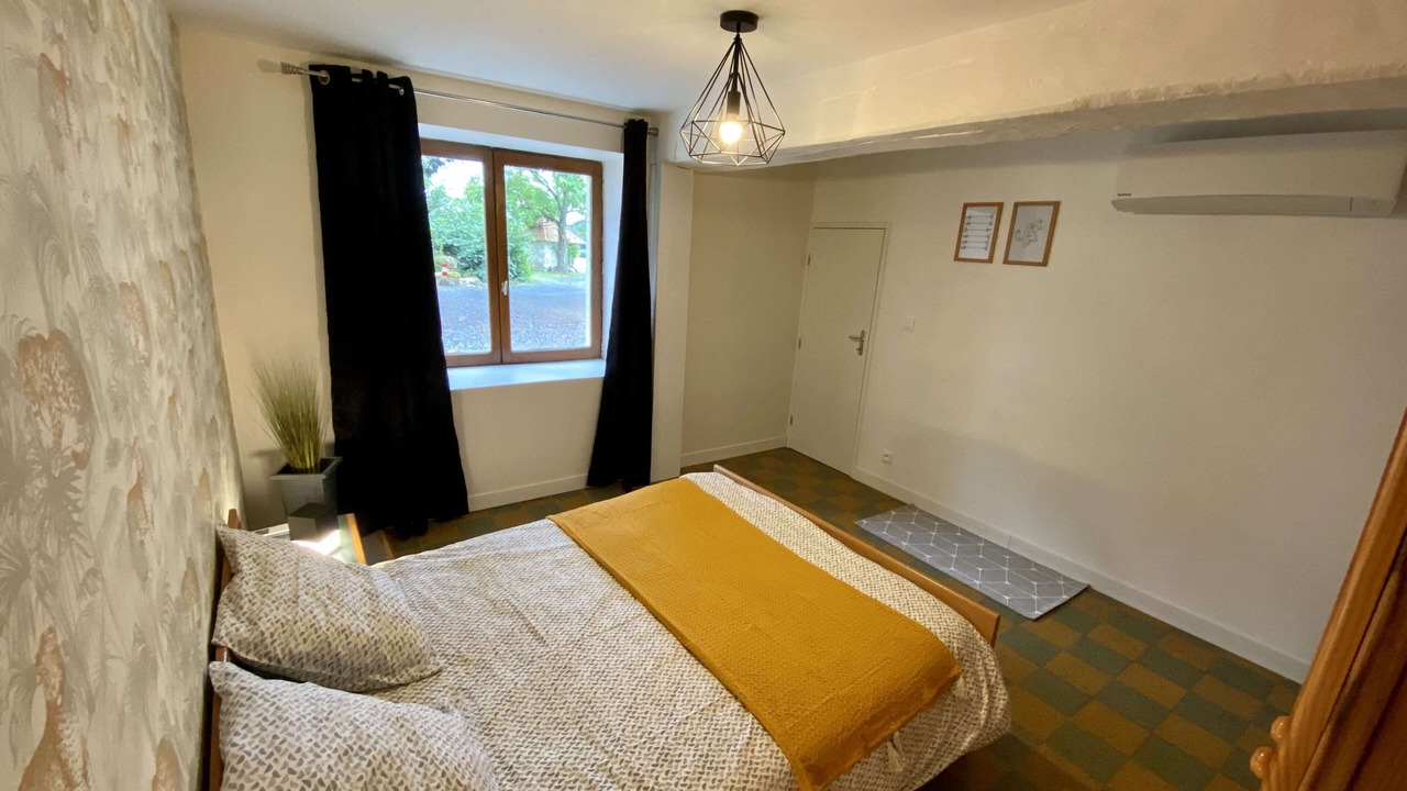 Photo of Bedroom in Noyant-Villages