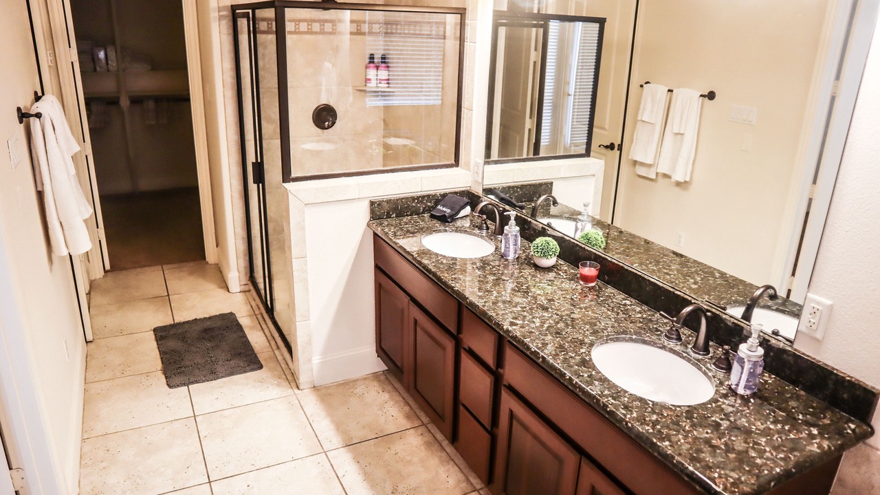 Photo of Bathroom in Woodlake - Briar Meadow