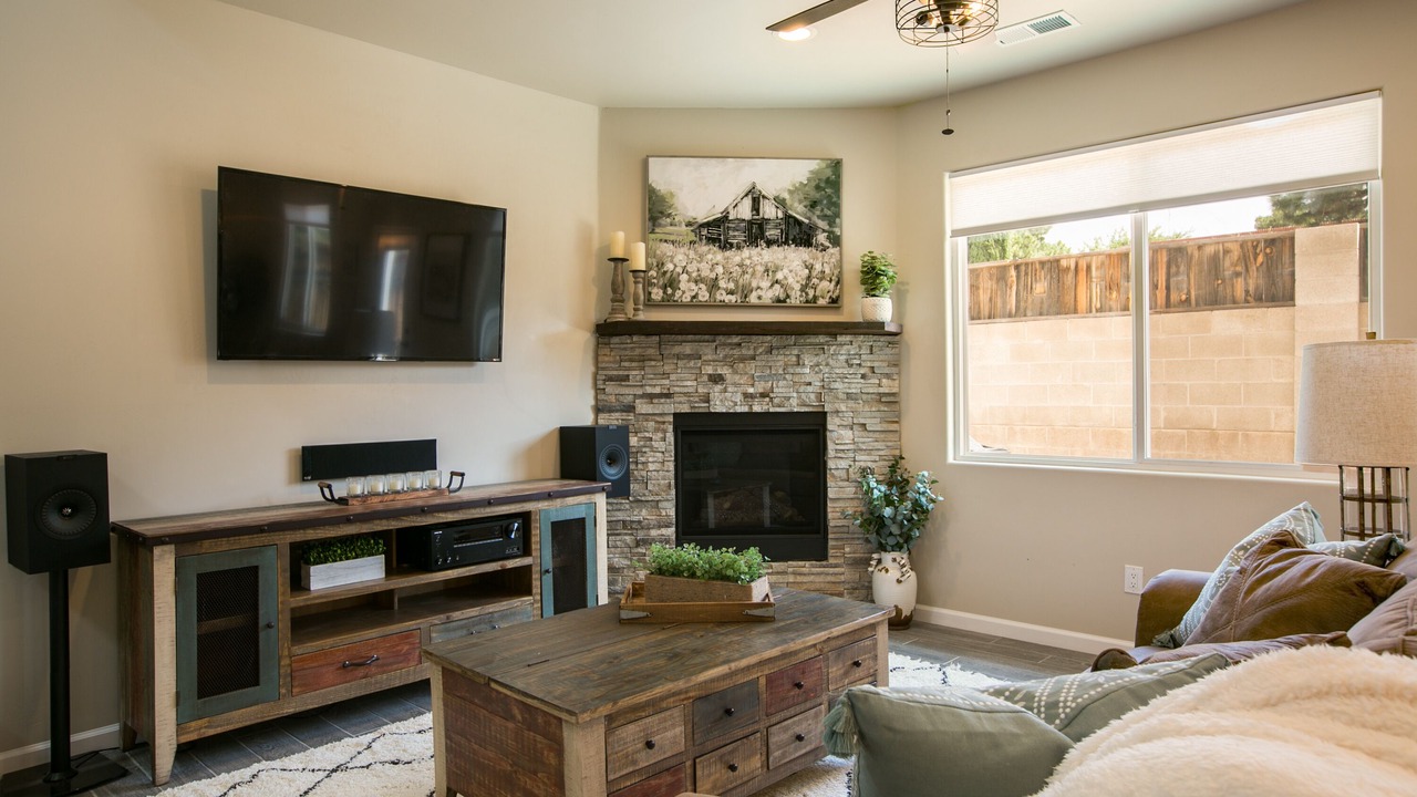 Photo of Livingroom in Bear Canyon Estates