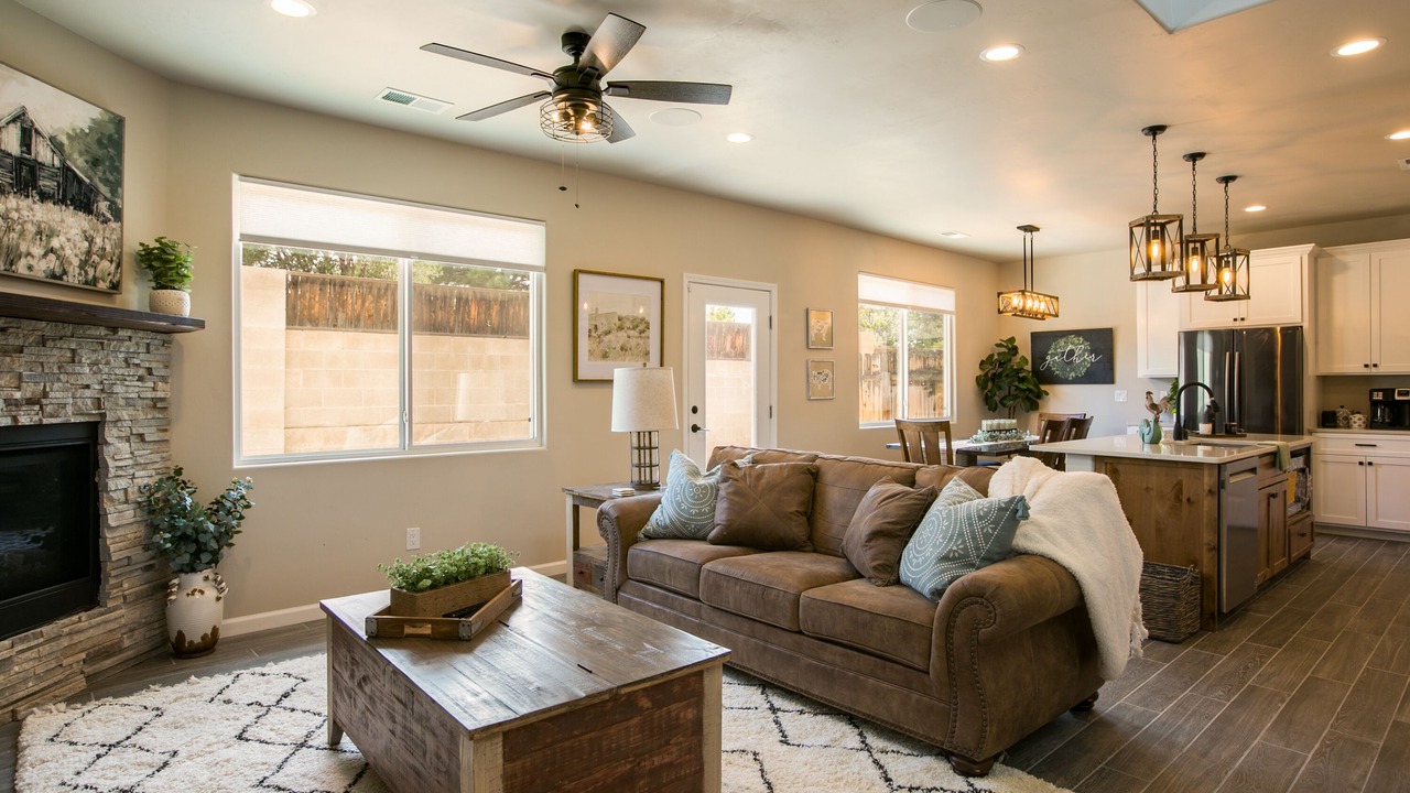 Photo of Livingroom in Bear Canyon Estates